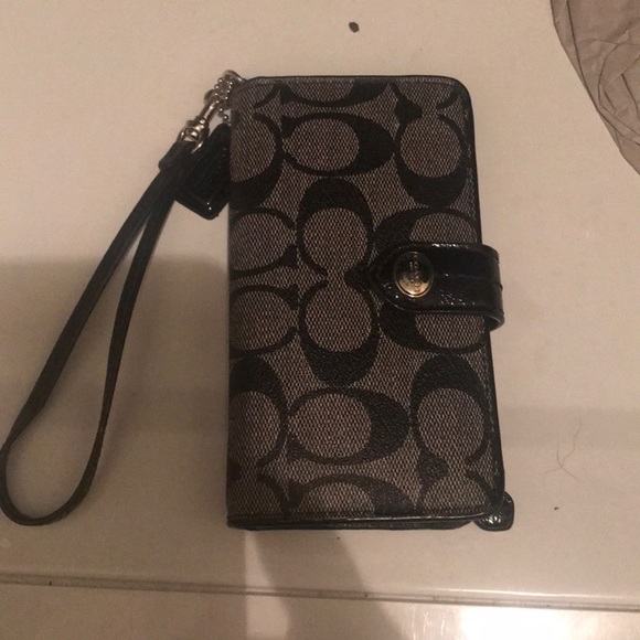 Coach Handbags - Coach wristlet